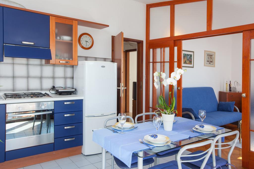 Apartments Teo ポドゥゴラ 部屋 写真
